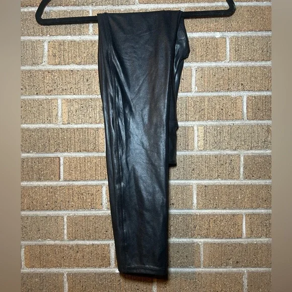 Spanx Faux Leather Leggings Size Large - Picture 3 of 5